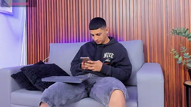 Snapshot of Alex_cute77 chatting on 13, 3, 2026 Alex cute77 online show from 13, 3, 2026