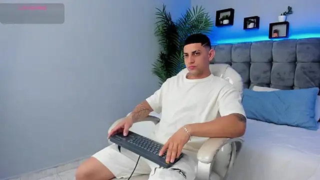 Snapshot of Alex_cute77 chatting on 21, 3, 2026 Alex cute77 online show from 21, 3, 2026