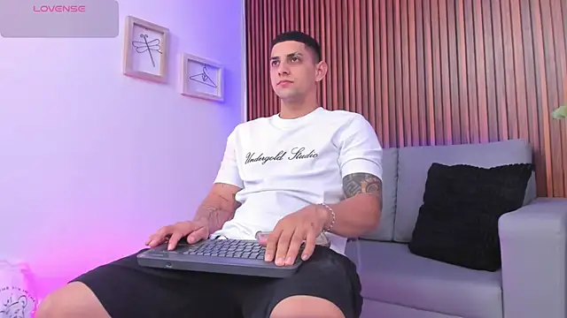 Snapshot of Alex_cute77 chatting on 7, 4, 2026 Alex cute77 online show from 7, 4, 2026