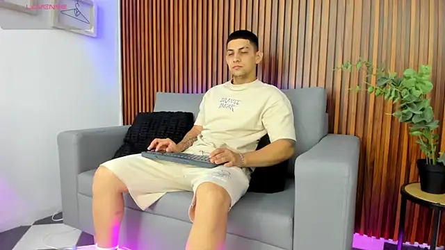 Snapshot of Alex_cute77 chatting on 9, 4, 2026 Alex cute77 online show from 9, 4, 2026