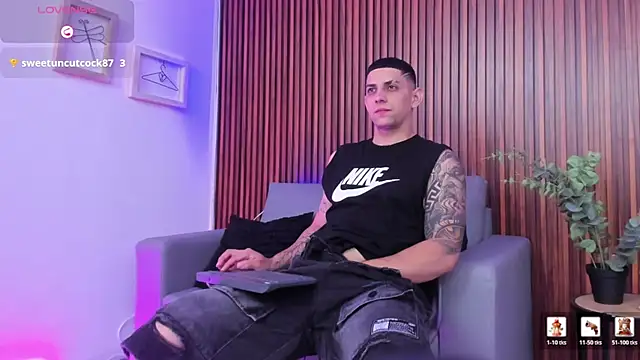 Snapshot of Alex_cute77 chatting on 12, 4, 2026 Alex cute77 online show from 12, 4, 2026