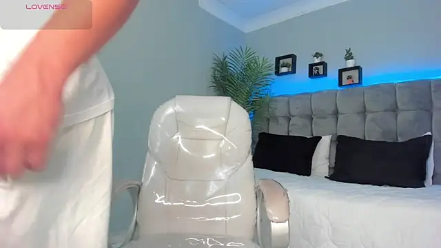 Snapshot of Alex_cute77 chatting on 13, 4, 2026 Alex cute77 online show from 13, 4, 2026