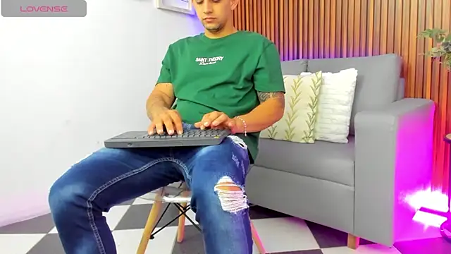 Alex cute77 online show from 13, 5, 2026