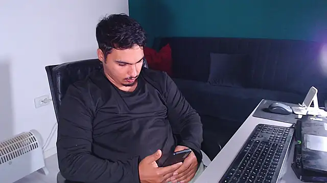 Snapshot of ZenoBaro1 chatting on 4, 2, 2025 ZenoBaro1 online show from 4, 2, 2025