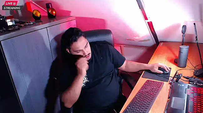 Snapshot of ZenoBaro1 chatting on 13, 2, 2025 ZenoBaro1 online show from 13, 2, 2025