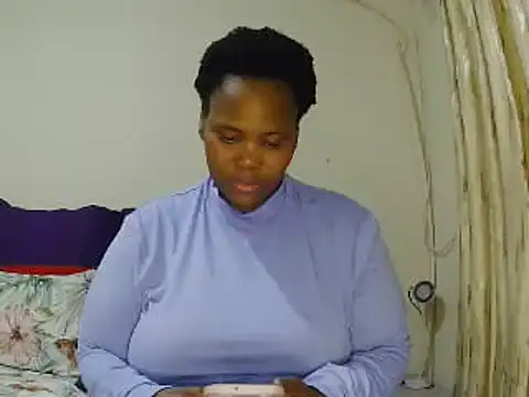 Snapshot of Real1SweetQueen chatting on 18, 6, 2026 Real1SweetQueen online show from 18, 6, 2026
