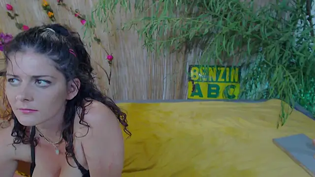 SweetJojo1993 online show from 5, 10, 2025