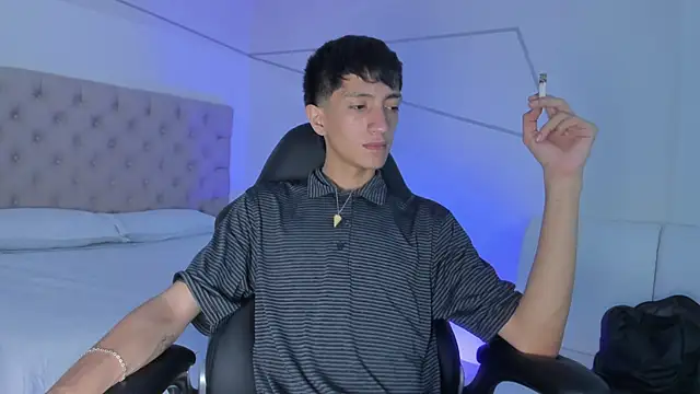 Snapshot of DereckCooperr chatting on 3, 10, 2025 DereckCooperr online show from 3, 10, 2025