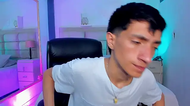 Snapshot of DereckCooperr chatting on 6, 10, 2025 DereckCooperr online show from 6, 10, 2025