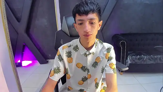 Snapshot of DereckCooperr chatting on 11, 11, 2025 DereckCooperr online show from 11, 11, 2025