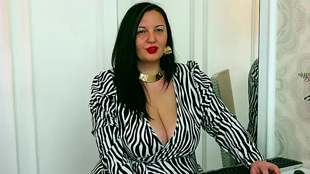 Snapshot of JudithCombs chatting on 6, 1, 2025 JudithCombs online show from 6, 1, 2025