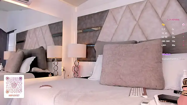 Gabbyy  online show from 12, 2, 2025