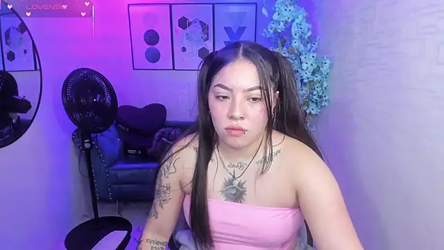 Snapshot of Isa_reel chatting on 18, 9, 2025 Isa reel online show from 18, 9, 2025