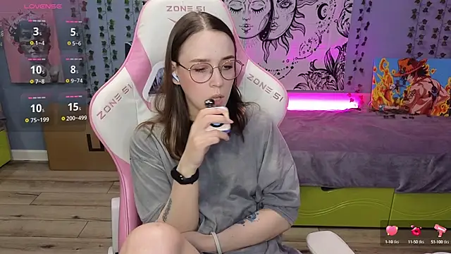 Snapshot of Sweet_frosti chatting on 12, 9, 2025 Sweet frosti online show from 12, 9, 2025