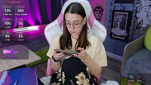 Snapshot of Sweet_frosti chatting on 17, 12, 2025 Sweet frosti online show from 17, 12, 2025