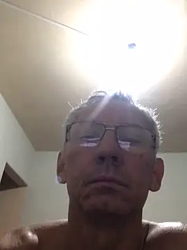 Snapshot of eleno1542 chatting on 28, 10, 2025 eleno1542 online show from 28, 10, 2025