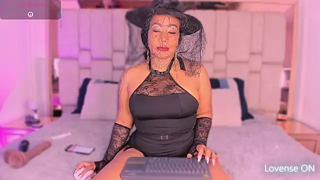 mary kisses online show from 31, 10, 2025