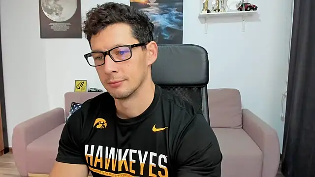 Snapshot of BrutusK08 chatting on 18, 11, 2025 BrutusK08 online show from 18, 11, 2025