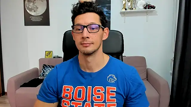 Snapshot of BrutusK08 chatting on 20, 11, 2025 BrutusK08 online show from 20, 11, 2025