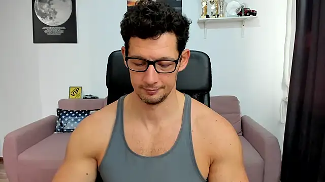 Snapshot of BrutusK08 chatting on 4, 12, 2025 BrutusK08 online show from 4, 12, 2025