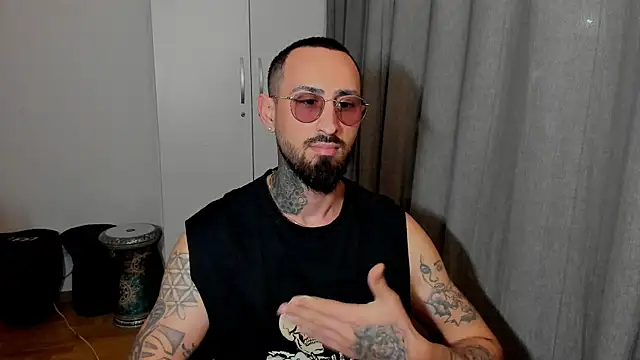 Baddfuckerr online show from 21, 1, 2025
