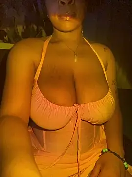 Snapshot of YellowHoneyDip chatting on 8, 12, 2024 YellowHoneyDip online show from 8, 12, 2024