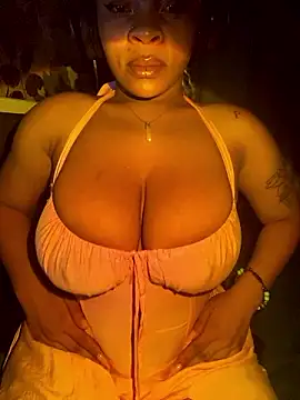 Snapshot of YellowHoneyDip chatting on 8, 12, 2024 YellowHoneyDip online show from 8, 12, 2024