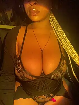 Snapshot of YellowHoneyDip chatting on 11, 12, 2024 YellowHoneyDip online show from 11, 12, 2024