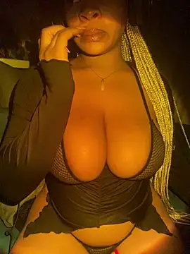 Snapshot of YellowHoneyDip chatting on 11, 12, 2024 YellowHoneyDip online show from 11, 12, 2024