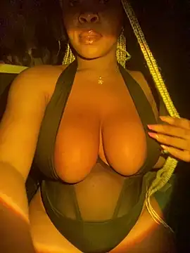 Snapshot of YellowHoneyDip chatting on 12, 12, 2024 YellowHoneyDip online show from 12, 12, 2024