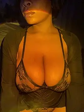 Snapshot of YellowHoneyDip chatting on 8, 1, 2025 YellowHoneyDip online show from 8, 1, 2025