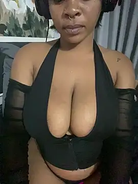Snapshot of YellowHoneyDip chatting on 10, 1, 2025 YellowHoneyDip online show from 10, 1, 2025
