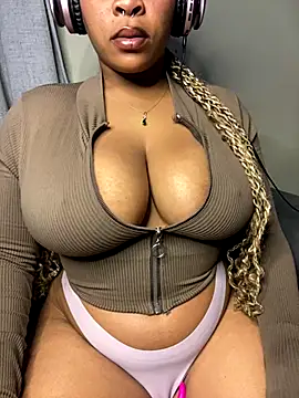 Snapshot of YellowHoneyDip chatting on 12, 11, 2025 YellowHoneyDip online show from 12, 11, 2025