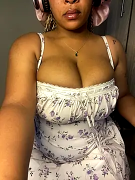 Snapshot of YellowHoneyDip chatting on 13, 11, 2025 YellowHoneyDip online show from 13, 11, 2025