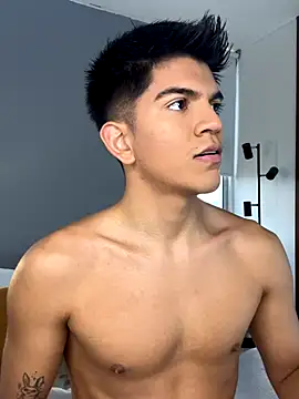 santiago 01 online show from 4, 12, 2025