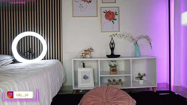 Snapshot of LillyDolls23 chatting on 8, 2, 2026 LillyDolls23 online show from 8, 2, 2026