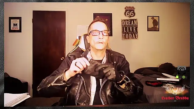 Snapshot of LeatherBrudda69 chatting on 8, 1, 2026 LeatherBrudda69 online show from 8, 1, 2026