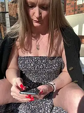 Snapshot of HoneyBluex chatting on 3, 3, 2025 HoneyBluex online show from 3, 3, 2025