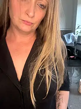 HoneyBluex online show from 13, 11, 2025