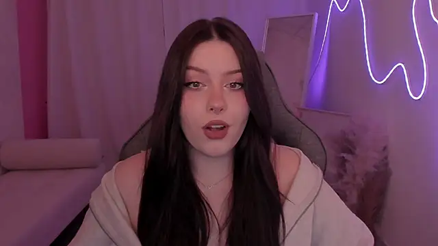 CoralineKeyns online show from 3, 2, 2026