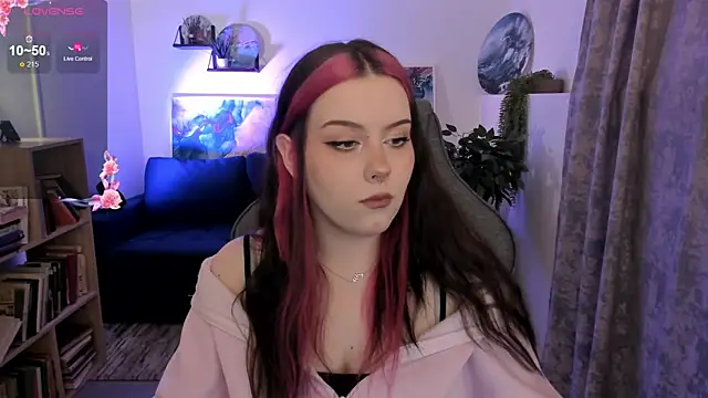 CoralineKeyns online show from 28, 4, 2026