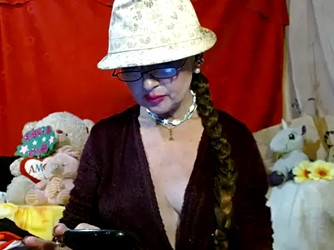 hottieperla online show from 15, 4, 2026