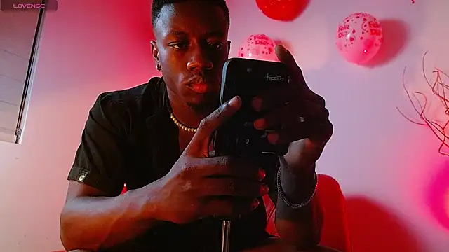 Snapshot of mike_wallace chatting on 14, 2, 2025 mike wallace online show from 14, 2, 2025