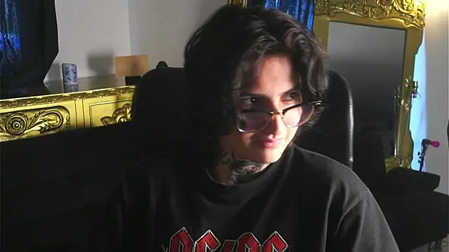 Snapshot of dantecoppolaa_ chatting on 6, 1, 2025 dantecoppolaa  online show from 6, 1, 2025
