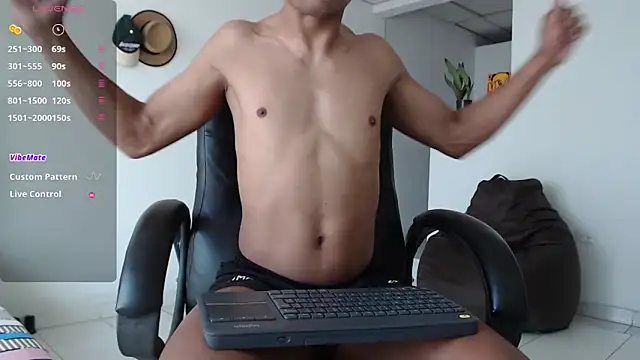 Snapshot of Aaronblack1_ chatting on 15, 9, 2025 Aaronblack1  online show from 15, 9, 2025