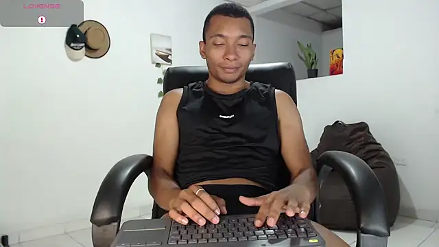 Snapshot of Aaronblack1_ chatting on 18, 9, 2025 Aaronblack1  online show from 18, 9, 2025