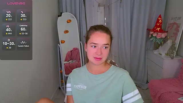 Snapshot of LovelyJessie chatting on 25, 10, 2025 LovelyJessie online show from 25, 10, 2025