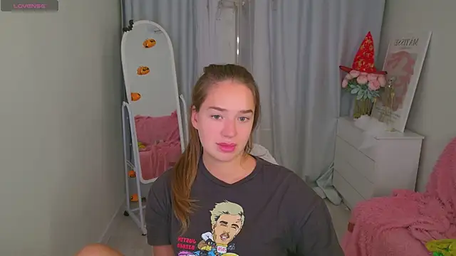 Snapshot of LovelyJessie chatting on 28, 10, 2025 LovelyJessie online show from 28, 10, 2025