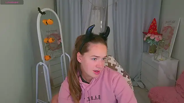 Snapshot of LovelyJessie chatting on 29, 10, 2025 LovelyJessie online show from 29, 10, 2025