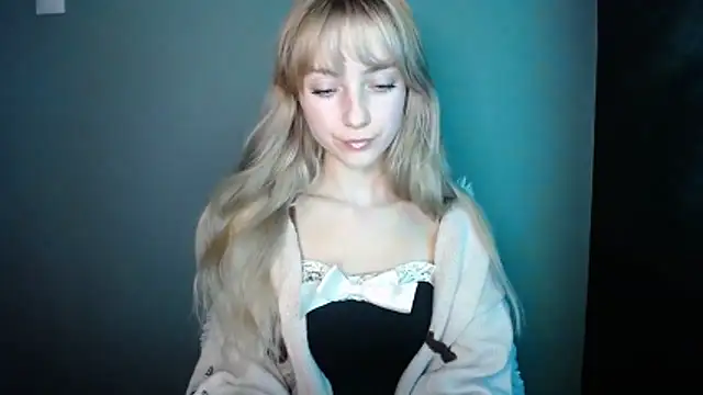 LuciaYoung online show from 2, 12, 2025